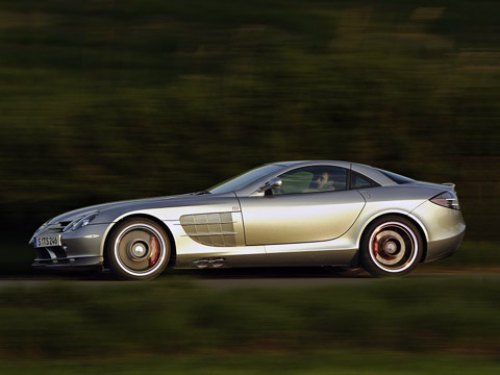 Mercedes-Benz SLR 722 Edition впитал в себя дух победы и хранит верность традициям «Серебряных…