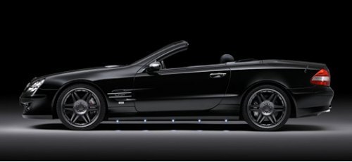 Фирменная «фишка» Brabus — светодиодная подсветка, встроенная в пороги автомобиля.