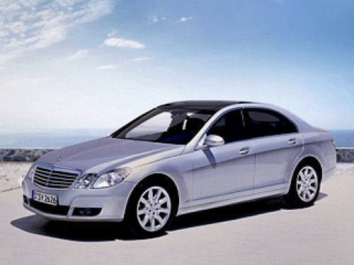 Сходство нового E-class с Lexus, может быть, и есть, но это всего лишь компьютерное, более того —…
