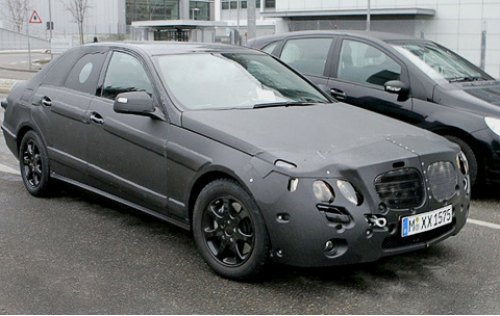 Что это с решеткой радиатора? Неужели Mercedes маскируется под BMW?