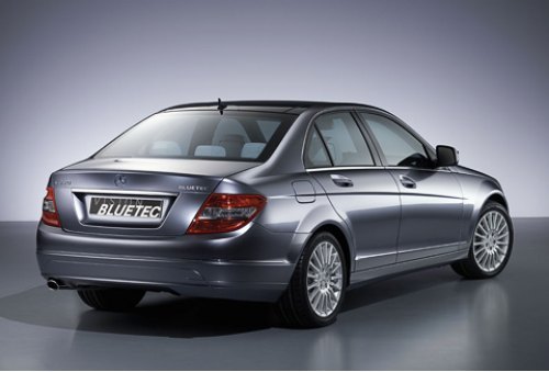 Только по скромному шильдику Bluetec можно догадаться, что перед вами самый экологичный дизельный…