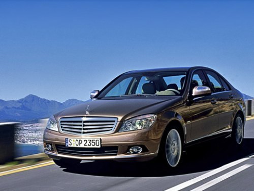 Как и прежде, новый Mercedes-Benz C-класса будет доступен в трёх комплектациях: базовой Classic (на…