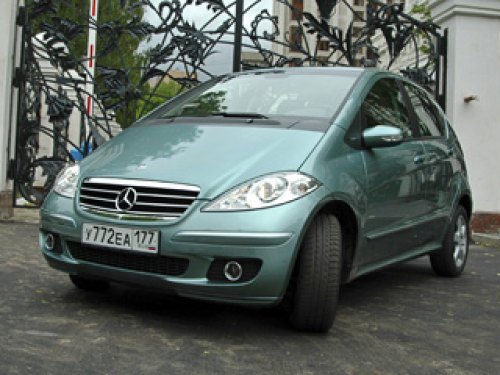Первые A-class второго поколения начали продаваться в сентябре 2004 года и самую большую…