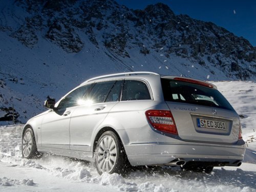 Mercedes на автомобилях с полным приводом всеми силами пытается сберечь породу и во что бы то ни…