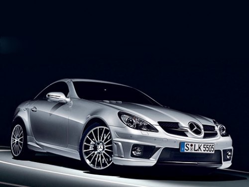 Характерные знаки отличия Mercedes SLK 55 AMG — новый бампер и тонированные фары. А увидеть разницу…