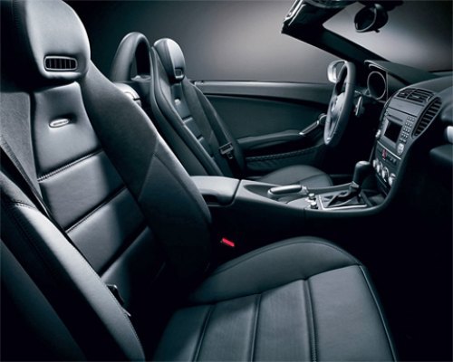 Какая же модель AMG нынче обходится без спортивных кресел?
