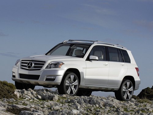 Некоторые очевидцы считают, что GLK выглядит так, будто Mercedes поручил разработать внешность…