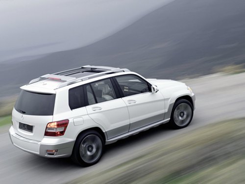 Доподлинно известно, что длина Mercedes GLK Freeside — 4,52 метра, что сопоставимо с основными…