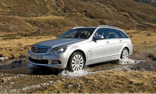 Для России универсалы C-Class немного приподняли, увеличив дорожный просвет со 150 до 160 мм.
