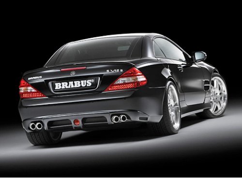 Сзади версия от Brabus отличается свирепым выхлопом и стоп-сигналом, который робко притаился меж…