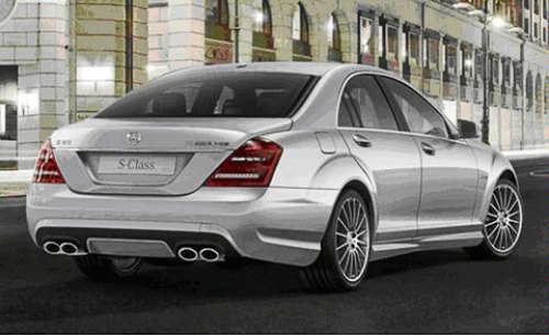 На корме отличия от предыдущих AMG и вовсе минимальны — та же огранка бампера и сдвоенные выхлопные…