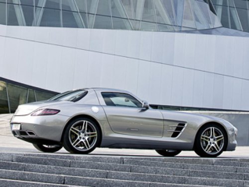 Если версия SLS AMG Black Series увидит свет, то купе укомплектуют более жёсткими кузовом и…