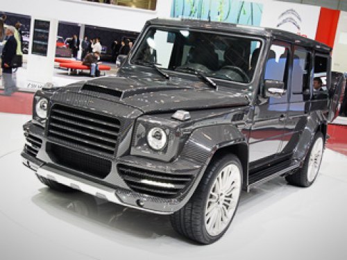 «Ноздря» на капоте G-вагена Mansory явно намекает на серьёзный сюрприз под углепластиковой крышкой.