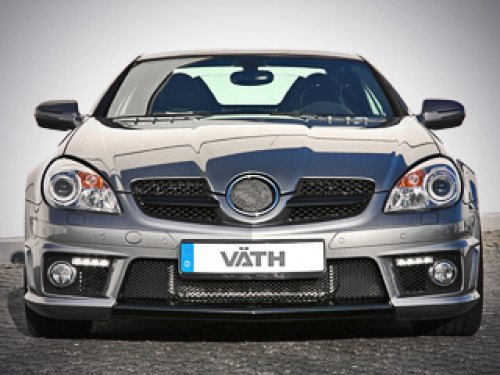 Шильдиков Mercedes-Benz тюнеры показательно избегают.