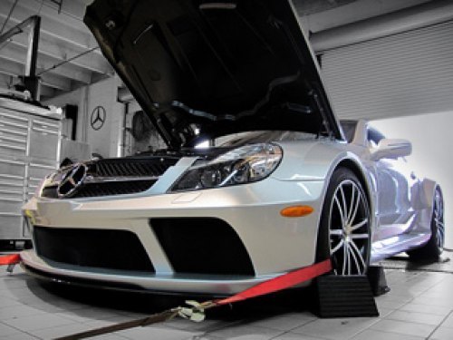 Специалисты американской фирмы Renntech ничего не сообщают о пиковой скорости их 805-сильной версии…