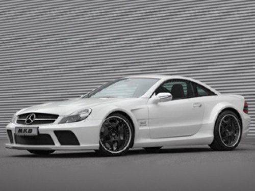 Четверть мили двухдверка преодолевает за 11,1 с, в то время как обычный SL Black делает это за 11,8…