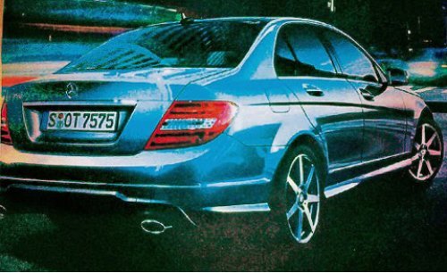 Оценивая корму седана в AMG-обвесе, мы сразу вспомнили о родстерах SL 63 и 65 AMG. Двухступенчатая…