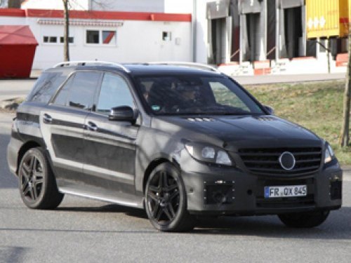 Безумный битурбомотор V8 5.5 состыкуют с семиступенчатым «автоматом» AMG Speedshift MCT, в котором…