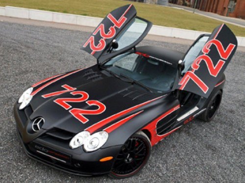 На чёрном матовом кузове суперкара SLR McLaren красные надписи с цифрами 722, которые теперь…