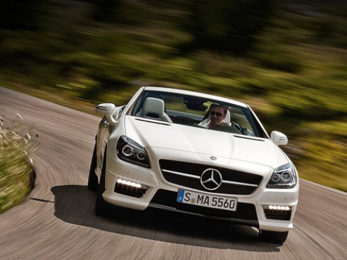 Красавцем с лица не назовёшь и обычный Mercedes SLK, а «пятьдесят пятый» AMG выглядит спереди ещё…