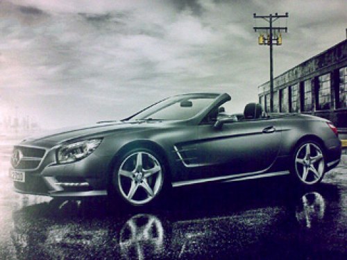 Экстерьер двухдверки Mercedes SL стал более брутальным, однако силуэт остался узнаваемым.