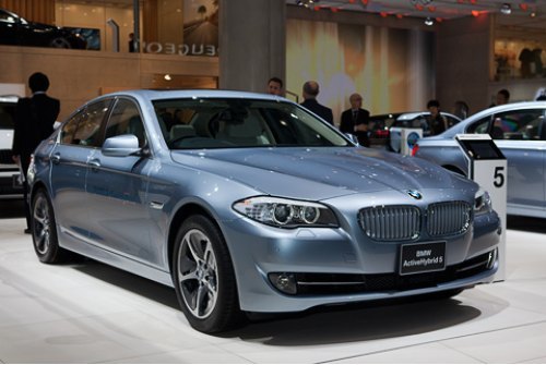 Главный конкурент двоякодвижимых «ешек» — седан BMW 5 ActiveHybrid. По техническим характеристикам…