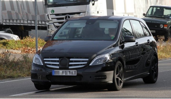 На дорогах также был замечен и Mercedes B-класса в AMG-версии. Но британские журналисты почему-то…