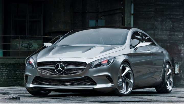 Многое во внешности шоу-кара Mercedes CSC досталось от концепта двухлетней давности — F 800 Style…