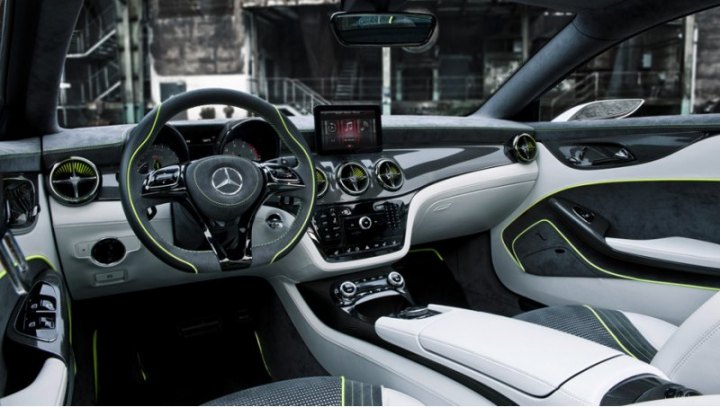Не только платформа, но и интерьер новинки унифицирован с пятидверкой Mercedes A-Class.