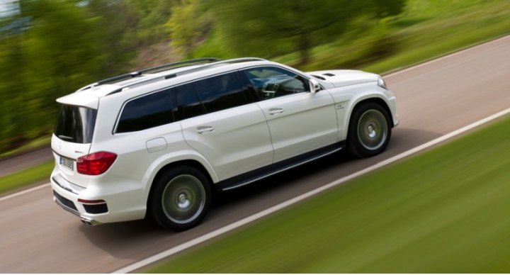 Под капотом полноприводника GL 63 AMG — V8 5.5 мощностью 558 л.с. С таким «сердцем» внедорожник…