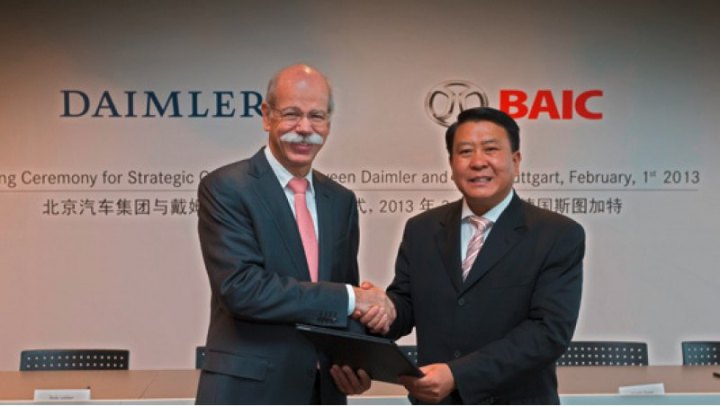Председатель совета Daimler AG Дитер Цетше и председатель совета BAIC Group Сюй Хэи подписали…
