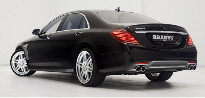 Агрегат V8 4.7 модели S500 после вмешательства ателье Brabus наращивает свои показатели с 455 л.с.…
