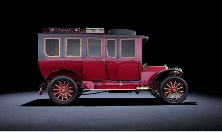 Далеким предшественником S-класса немцы считают модель Mercedes-Simplex 60 hp 1904 года. Она…