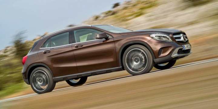 Изначально кроссоверу GLA выделено четыре двигателя. Два бензиновых объемом 1,6 и 2,0 л выдают 156…