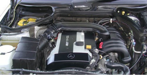 Компания Mercedes-Benz прекратила ставить рядные «шестерки» на свои легковые модели в конце 1990-х…