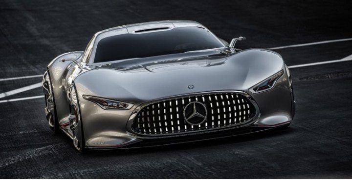 Решетка радиатора шоу-кара выполнена по мотивам модели 300 SL 1952 года, но на современный манер.…