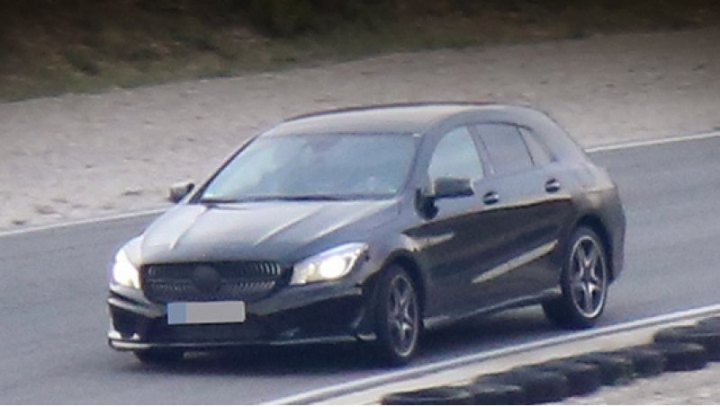 Пока задняя часть автомобиля укрыта от посторонних глаз камуфляжем, но составить представление о…