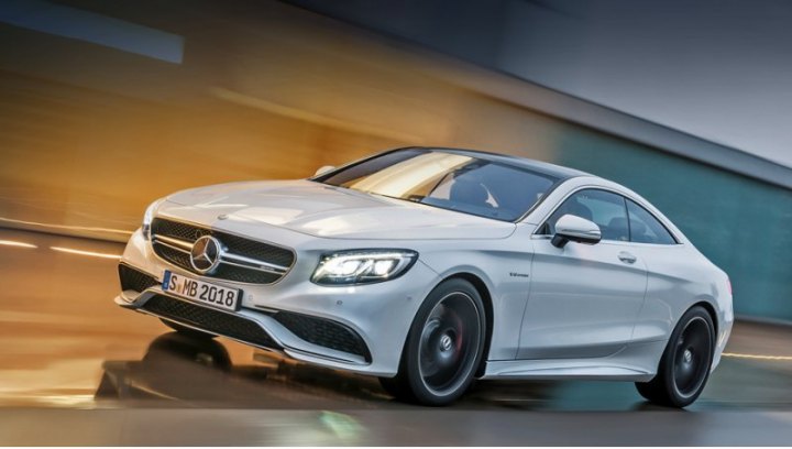 Так же как стандартное купе, заднеприводная двухдверка S 63 AMG оснащается системой наклона кузова…