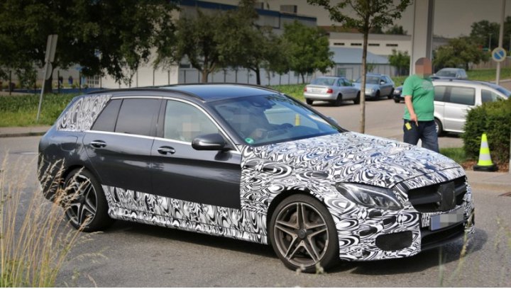 Это уже не первые снимки универсала C 63 AMG, но на предыдущих фотографиях на автомобиле было…