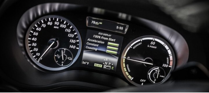 По паспорту в комбинированном цикле EPA обычный B-Class Electric Drive проезжает на одной зарядке…