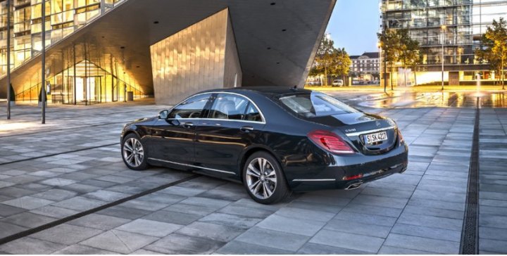 Еще одно пополнение в линейке «эсок» — подключаемый к сети седан S 500 Plug-in Hybrid. Он был…
