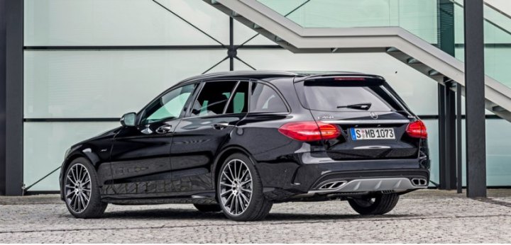 Автомобиль C 450 AMG 4Mаtic (именно так правильно звучит индекс новинки) был представлен сразу в…