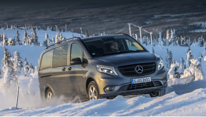 В России Vito представлен как грузовой фургон и пассажирская модель Tourer (полное остекление и до…