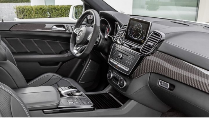 В салоне GLE 63 S — кожа наппа и углепластик.