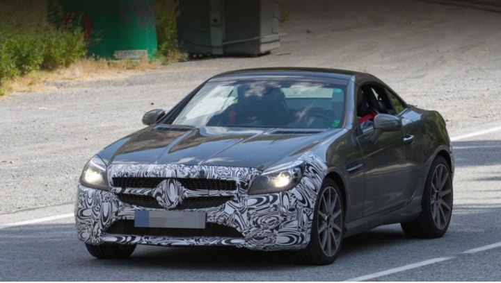 Воздухозаборники на версии AMG Sport будут крупнее, чем у базовой машины. Фары на этом образце…