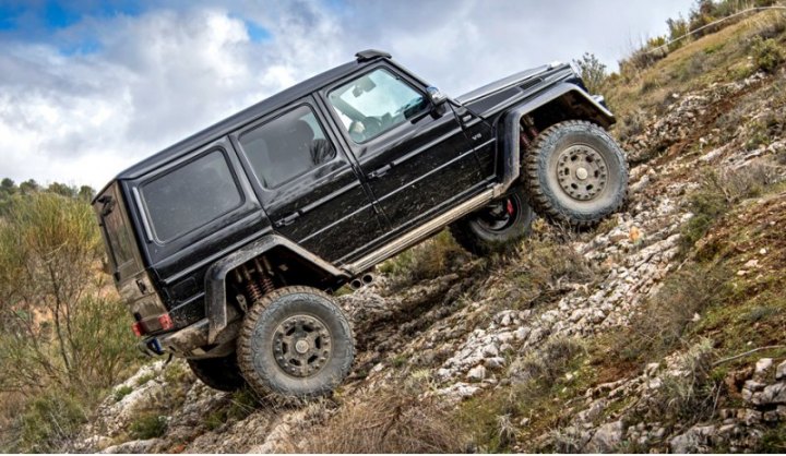 По умолчанию внедорожник G 500 4x4² обут в шины размерностью 325/55 R22, но за доплату можно…