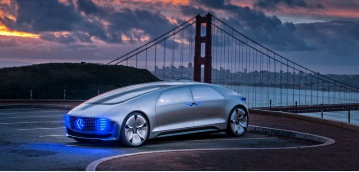 Концептуальный минивэн F 015 Luxury in Motion также оснащался автопилотом.