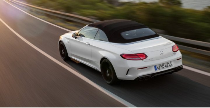 Версия C 63 по сравнению с обычными кабриолетами С-класса шире на 64 мм в передней части кузова
