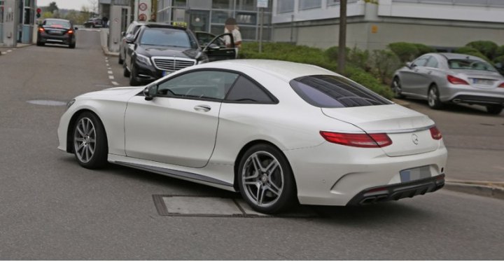 Инсайдеры уверяют, что в новом поколении родстер Mercedes-Benz SL откажется от жесткой складной…