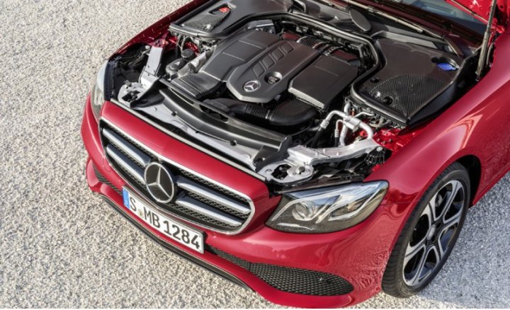 Между тем эксперты инспекционной компании DEKRA испытали седан Mercedes-Benz E 220d в реальных…